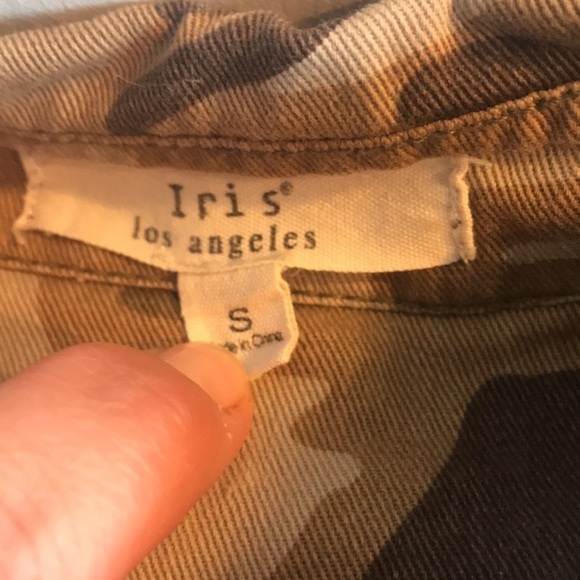 Iris Camouflage Long Sleeve 100% Cotton Button Up Collared Shirt Size Small - Picture 4 of 6